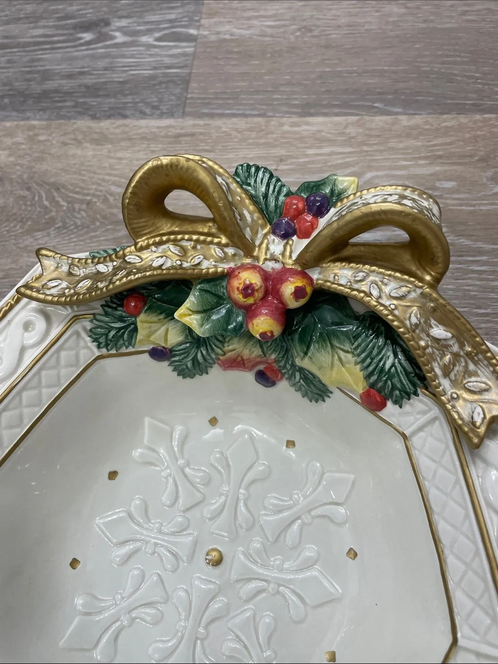 Fitz & Floyd Holiday Christmas Ceramic Bowl 9 1/2 inches across